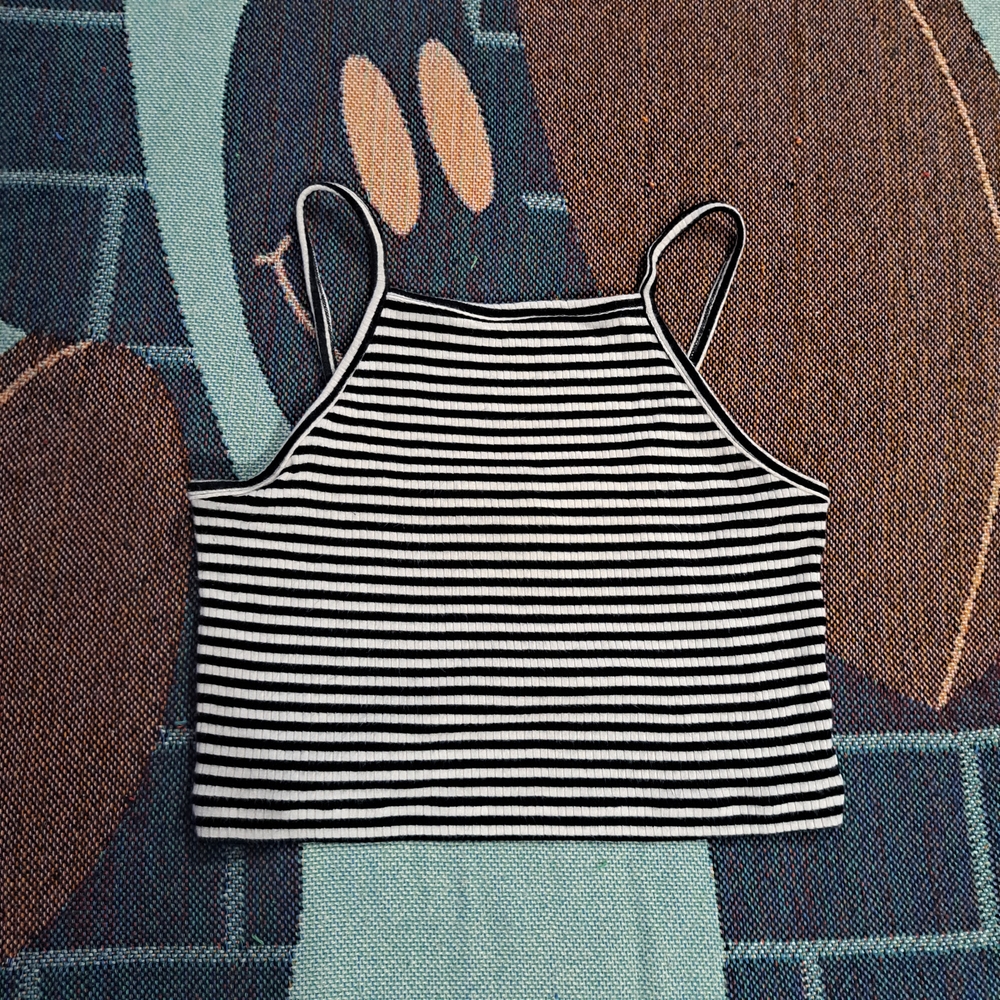💥3/$25💥F21 STRIPED CROP TOP-M